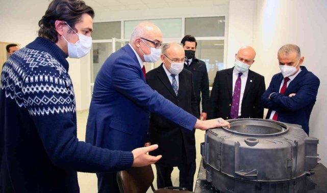 Vali Karadeniz Manisa Teknokent'te incelemelerde bulundu