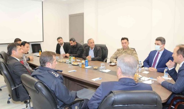 Vali Pehlivan, Cizre'de mahalle muhtarlarıyla bir araya geldi