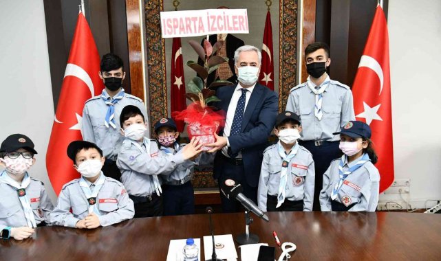 Vali Seymenoğlu, izcileri ağırladı