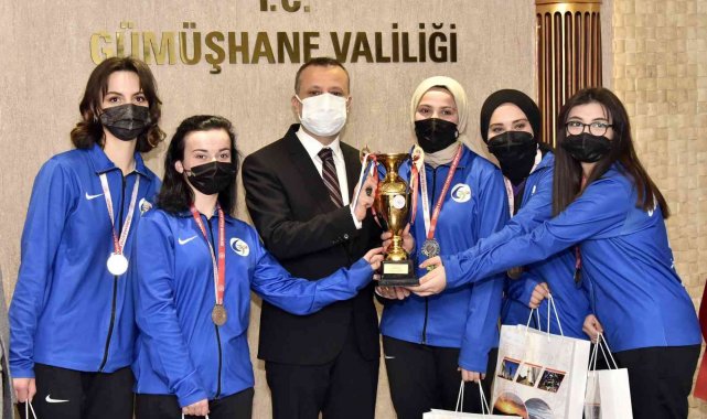 Vali Taşbilek, Türkiye ikincisi takımı konuk etti