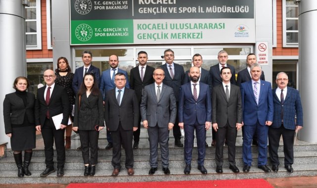 Vali Yavuz'dan Gençlik ve Spor İl Müdürlüğü'ne ziyaret