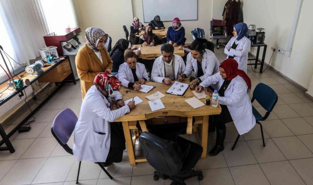 Van Büyükşehir Belediyesinden kadınlara savatlı gümüş işlemeciliği kursu