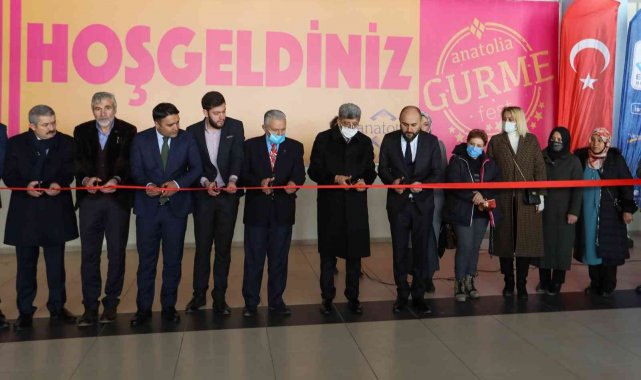 Van Büyükşehir Belediyesinin standına yoğun ilgi