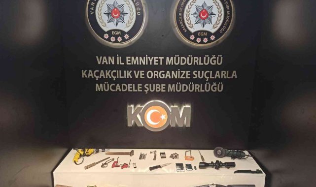 Van merkezli operasyonda tabanca ve mermi ele geçirildi