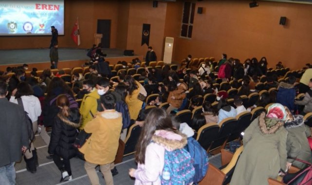 Van'da 2 bin öğrenci "Kesişme: İyi ki Varsın Eren" filmini izledi