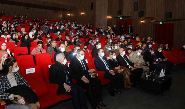 Van'da 'Kamyon' adlı tiyatro oyununa yoğun ilgi