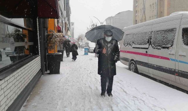 Van&#039;da kar yağışı