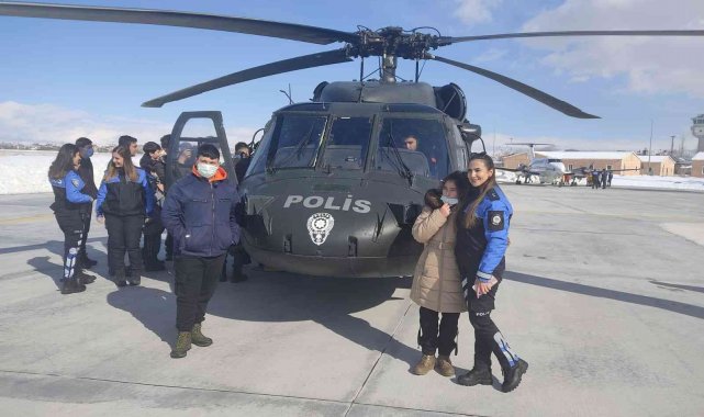 Vanlı çocuklar helikoptere bindi
