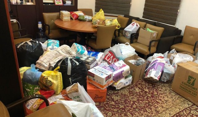 Vatandaşlardan Ukrayna Büyükelçiliğine insani yardım malzemesi