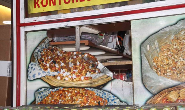 Vicdansız hırsız, fare gibi girdiği büfeden malzemelerle birlikte hayır kumbarasını da çaldı