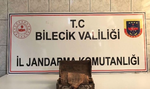 Yahudilikle ilgili terimler ve figürlerin bulunduğu yılan derisi ele geçirildi