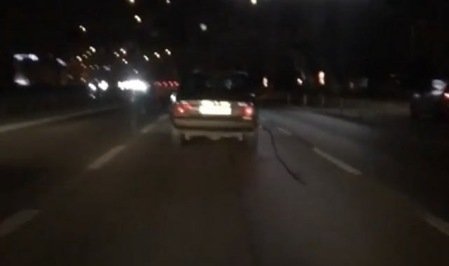 Yakıt pompasını koparıp trafikte giden otomobili görenler gözlerine inanamadı