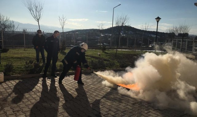 Yangın eğitimini uygulamalı gördüler