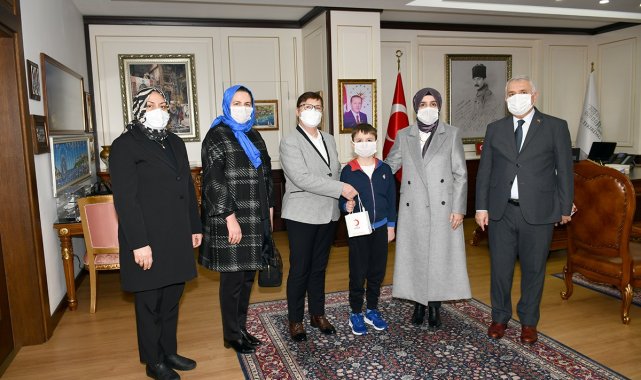 Yaşı küçük gönlü büyük: Harçlığıyla tekerlekli sandalye bağışladı