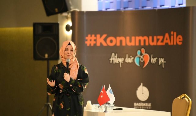 Yazar Hatice Kübra Tongar, vatandaşlarla buluştu