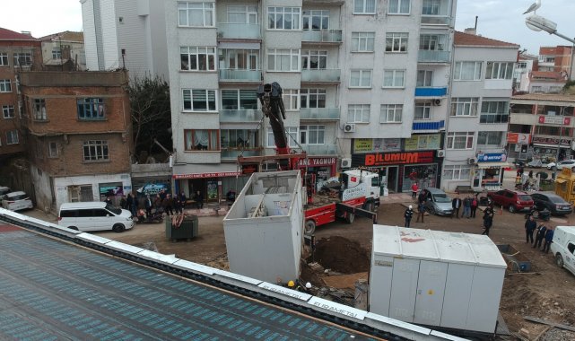 YEDAŞ ekiplerinin Sinop kent meydanı projesi kapsamında trafo konumlandırma çalışması