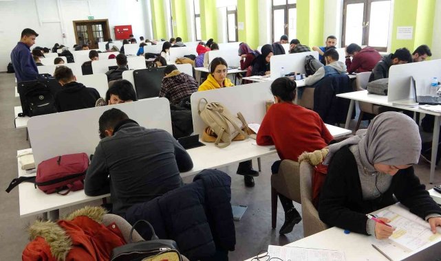 Yeni kütüphaneyi 10 günde 20 bin kişi ziyaret etti