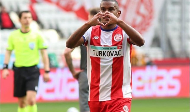 Yeni transferler gollerle damga vurdu