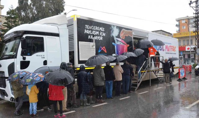 Yeniceliler, Büyükşehir Belediyesi Mobil Mutfak Tırından 3,5 TL&#039;ye 3 çeşit yemek yedi