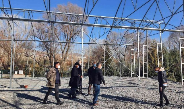 Yenimahalle Belediye Başkanı Yaşar yeni sera inşaatını denetledi