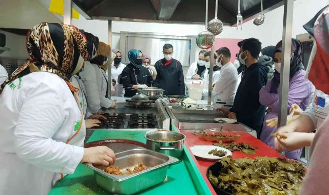 Yenişehir Belediyesindeki kursiyerler hem öğreniyor hem de yaptıklarını ihtiyaç sahiplerine dağıtıyor