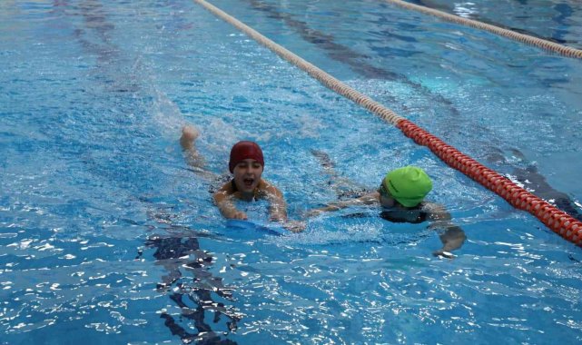 Yenişehir'de belediyesinden astım hastalarına özel yüzme kursu