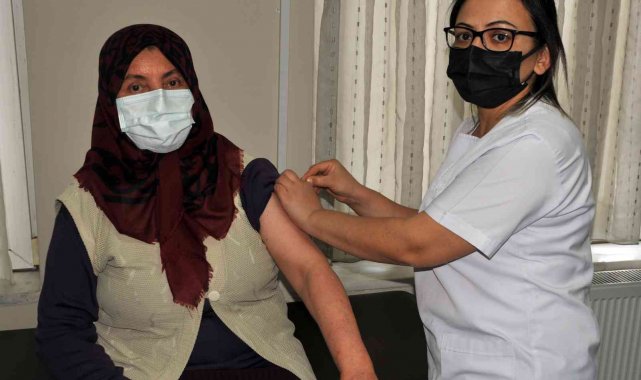 Yerli aşı TURKOVAC, Denizli'de uygulanmaya başlandı