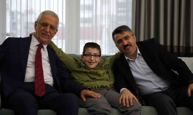 Yıldırım Belediye Başkanı Yılmaz, ev ziyaretleriyle gönül alıyor