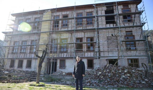 Yıldırım tarihi ayağa kaldırıyor