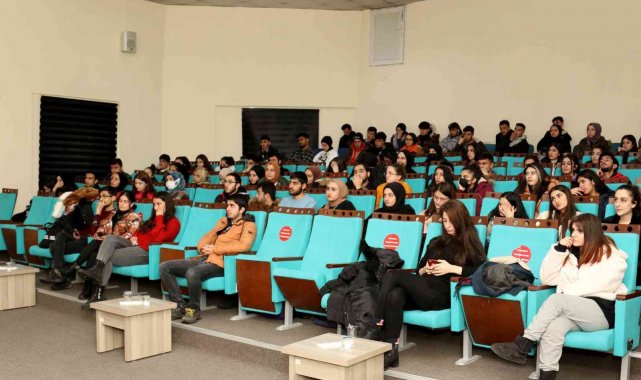 YKS'ye hazırlanan öğrencilere seminer