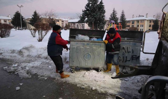 Yoğun kar yağışı bile durduramadı