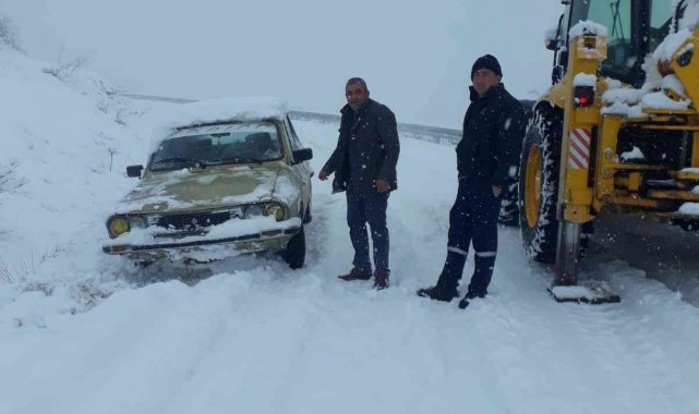 Yoğun kar yağışıyla birlikte kapanan köy yollarına anında müdahale edildi