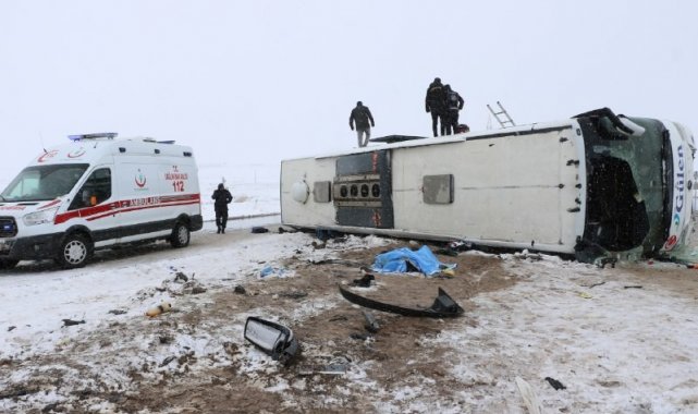Yolcu otobüsü devrildi, 1 ölü 34 yaralı
