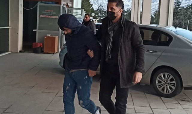 Yolcu otobüsünde bacağına sarılı eroinle yakalandı