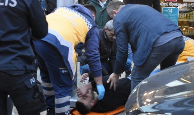 Yolda yürüyen iki arkadaşı bıçaklayarak kayıplara karıştı