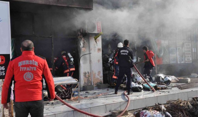 Yorgan dükkanı alev alev yandı