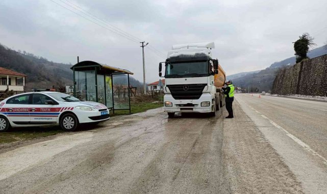 Yük ve yolcu taşıyan araca 32 araca 22 bin 900 lira ceza