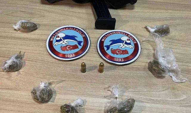 Yunus timlerinin durdurduğu araçta uyuşturucu ve tabanca yakalandı