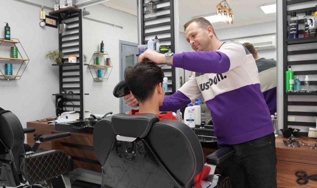 Yunusemre Belediyesi 2 bin çocuğun saç tıraşını ücretsiz yaptırdı