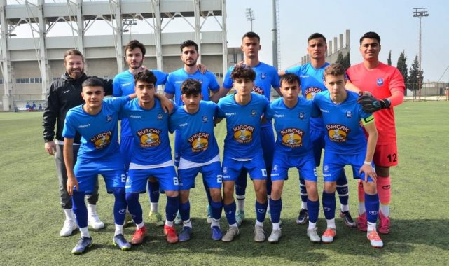 Yunusemre Belediyespor U18 takımı namağlup grup şampiyonu oldu
