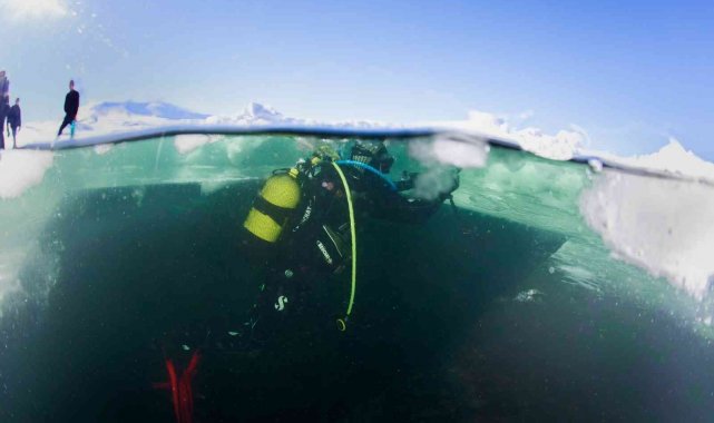 Yüzeyi buzla kaplı olan Balık Gölü dalgıçları ağırladı