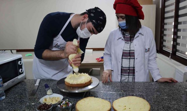 Yüzlerce kişi kurslarda eğitim aldı