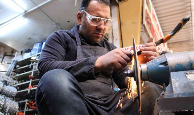 Zeytinde budama sezonu başladı, bıçakçılarda yoğunluk arttı