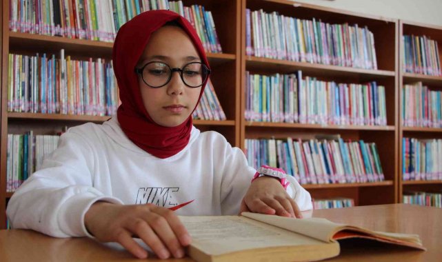 10 yaşındaki Semanur, 1 yılda 234 kitap okudu