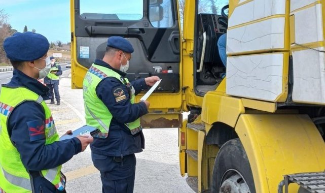 12 sürücüye 4 bin 898 TL ceza yazıldı