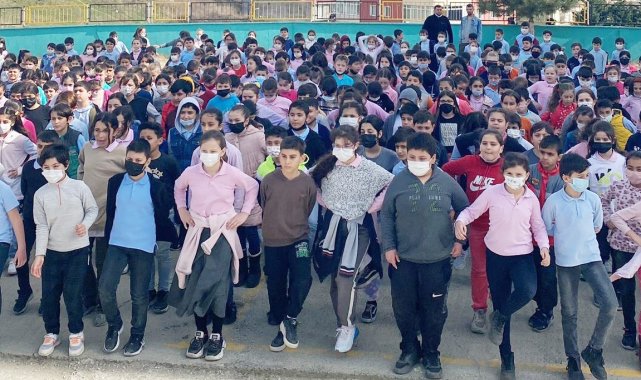 23 Nisan&#039;ı kasap havasıyla kutlayacaklar