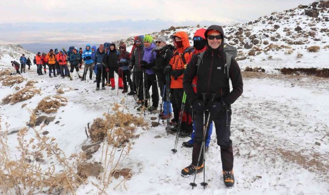27 dağcının hedefi, Ağrı Dağı'nın zirvesi