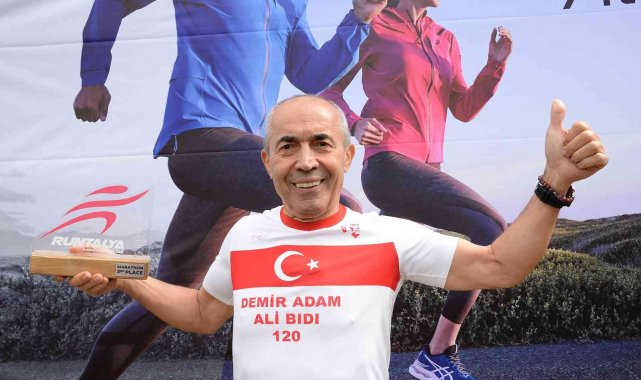 'Demir adam' 21 kilometre koşup 21 gencin eğitim bursu kazanmasını sağladı