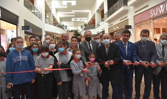 'Kamu Fotoğrafçıları ve Çocuk Gözüyle Spil Dağı Milli Parkı' sergisi açıldı