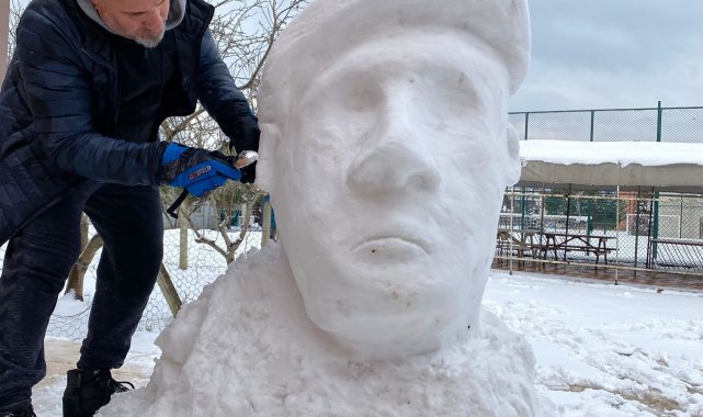 &#039;Kardan Şehit Ömer Halisdemir&#039; büstü